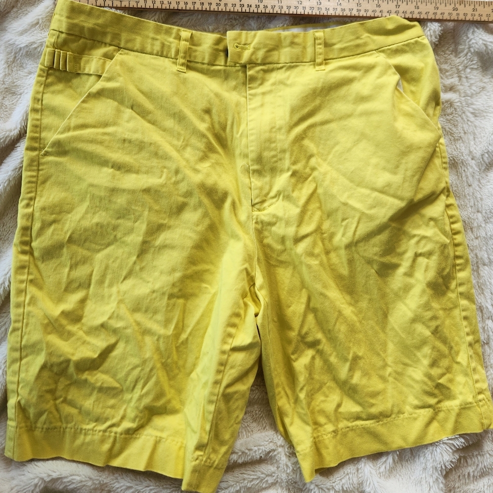 Royal & Awesome Men's Yellow Shorts Size 38 Golf